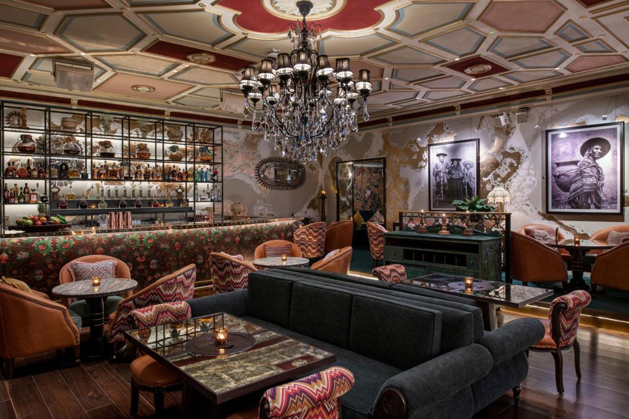 Hotel W Ad-Dauha Zewnętrze zdjęcie The interior of the bar