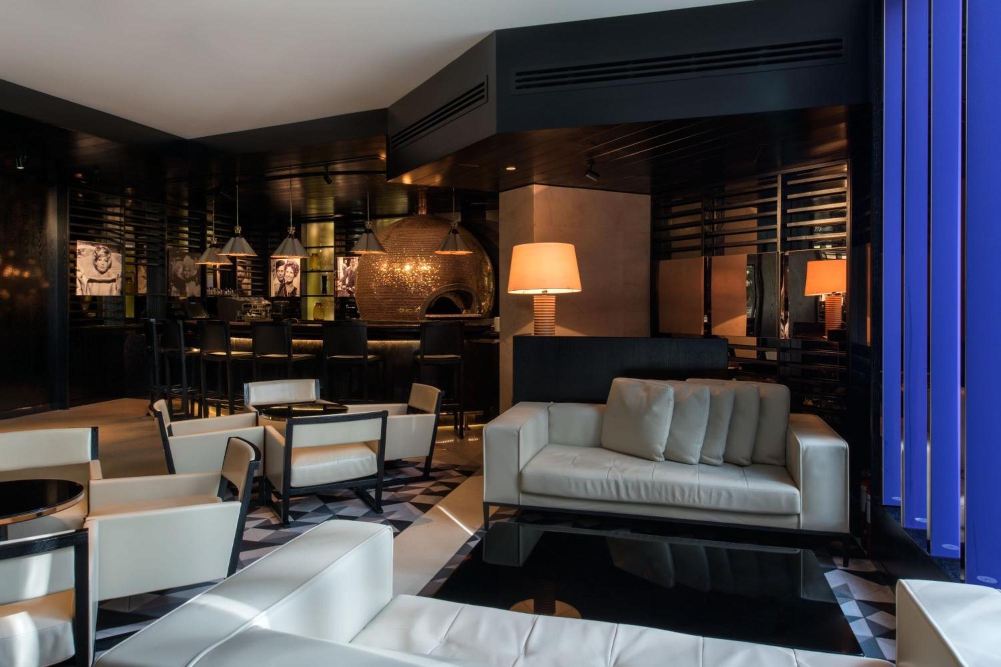 Hotel W Ad-Dauha Zewnętrze zdjęcie The bar at the Mandarin Oriental, Paris